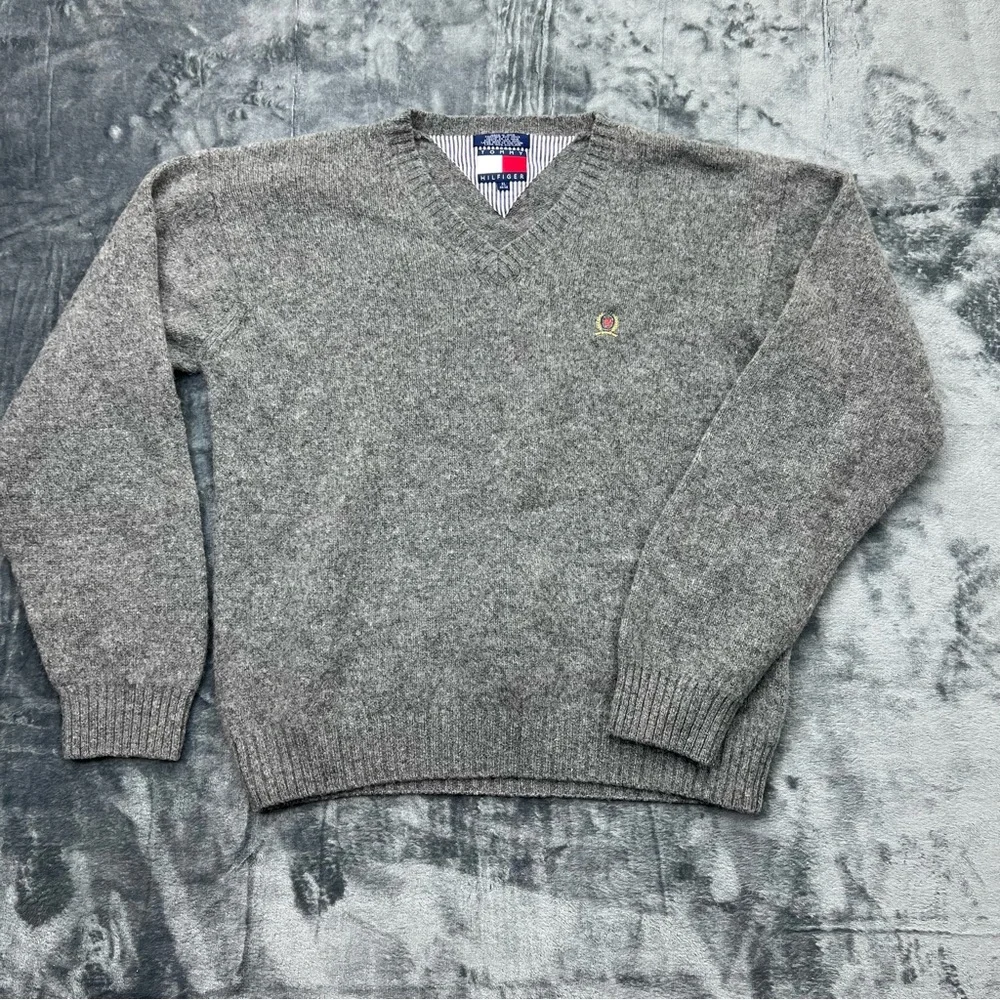 VTG Tommy Hilfiger 100% Shetland Wool V‎ Neck Sweater Men’s XL Grey Crest